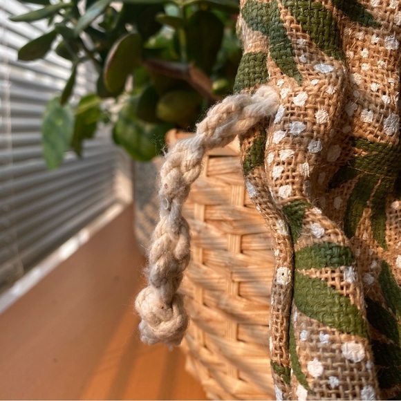 3/$40 🦙 The Bodyshop Hemp Bag & Saje Zip-Up Pouch - Picture 12 of 12